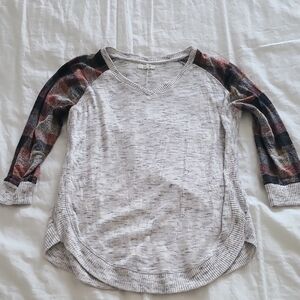 Stylish Heathered Long Sleeve Top with Plaid Sleeves